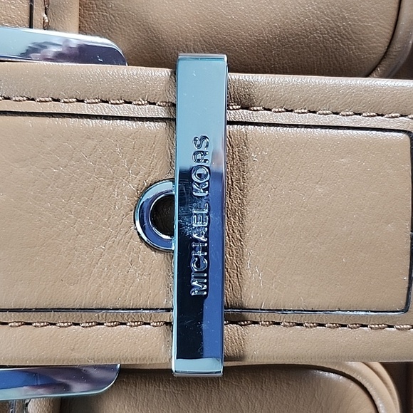 Michael Kors Colby Leather Shoulder Bag - Picture 2 of 6